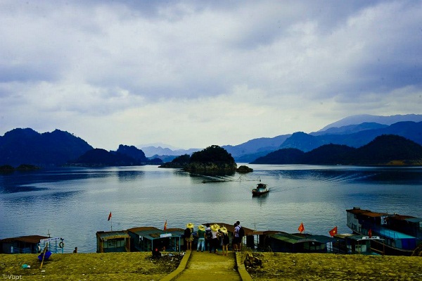 Xe đi Thung Nai Hòa Bình
