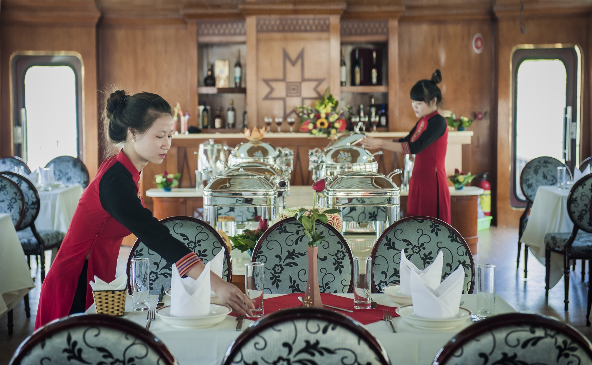 Du thuyền Hồ Hòa Bình