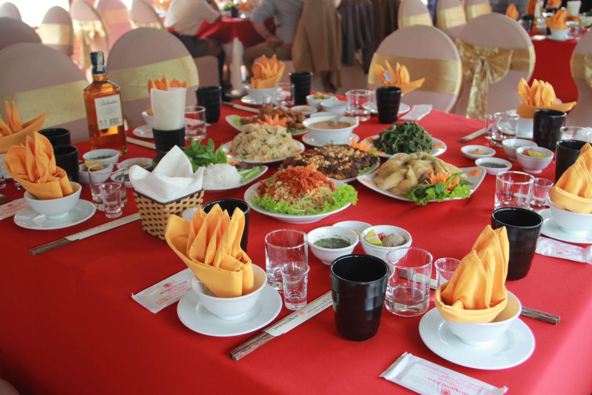 Du thuyền Hồ Hòa Bình