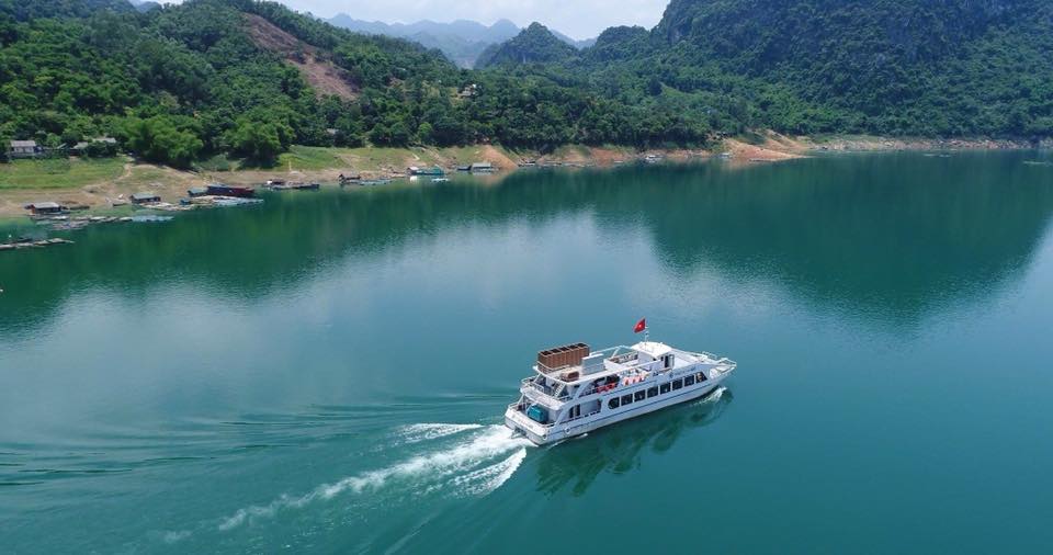 Du thuyền Hồ Hòa Bình