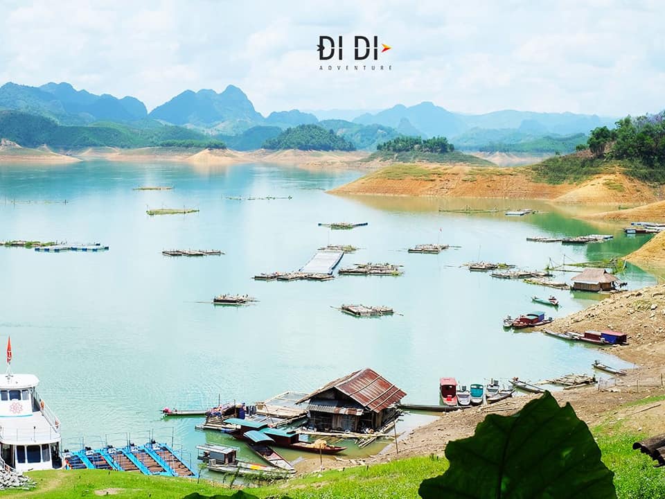 Homestay Bùi Hiện bản Ngòi nằm sát hồ Hòa Bình
