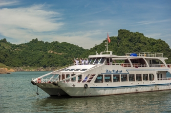 Du thuyền Hồ Hòa Bình