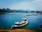 Du thuyền Hồ Hòa Bình